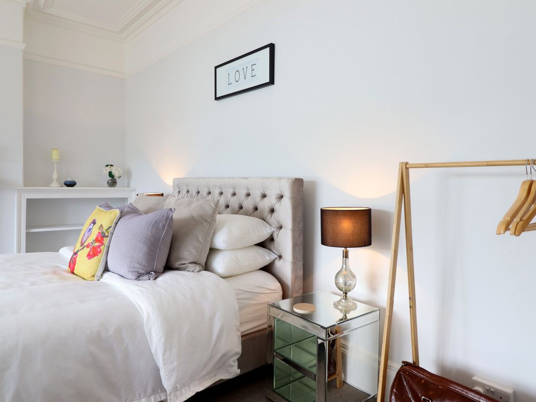 5 Porkington Terrace