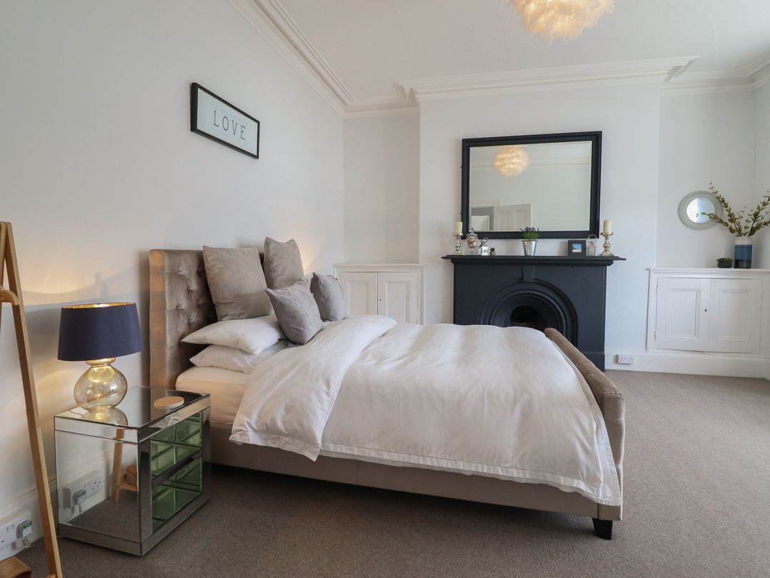 5 Porkington Terrace