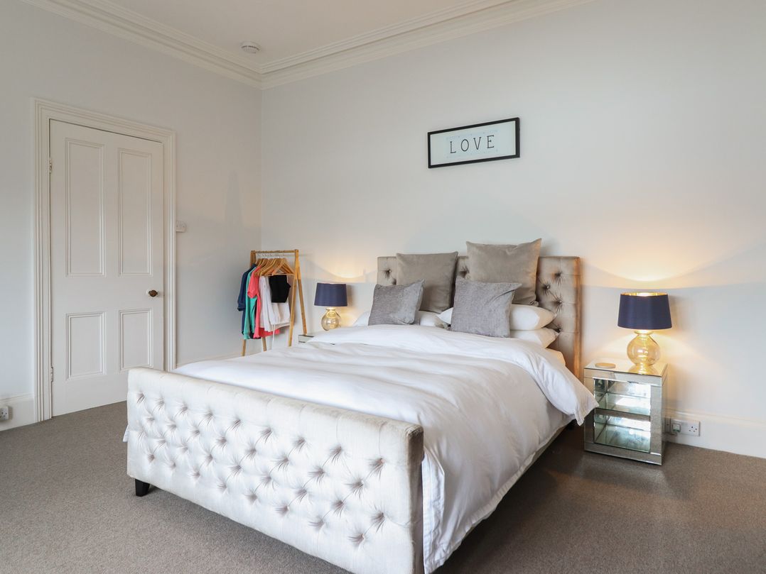5 Porkington Terrace