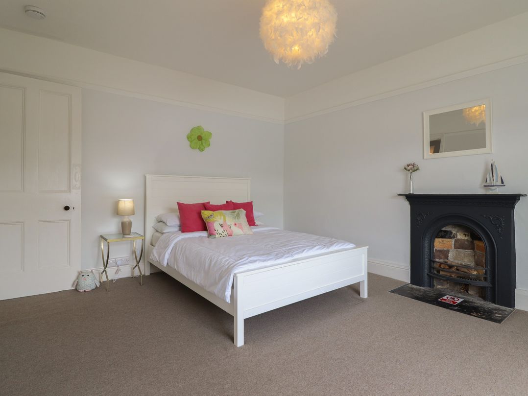 5 Porkington Terrace
