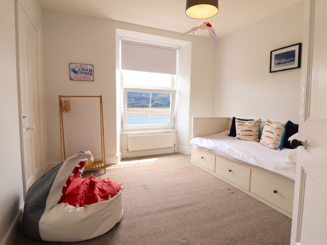 5 Porkington Terrace