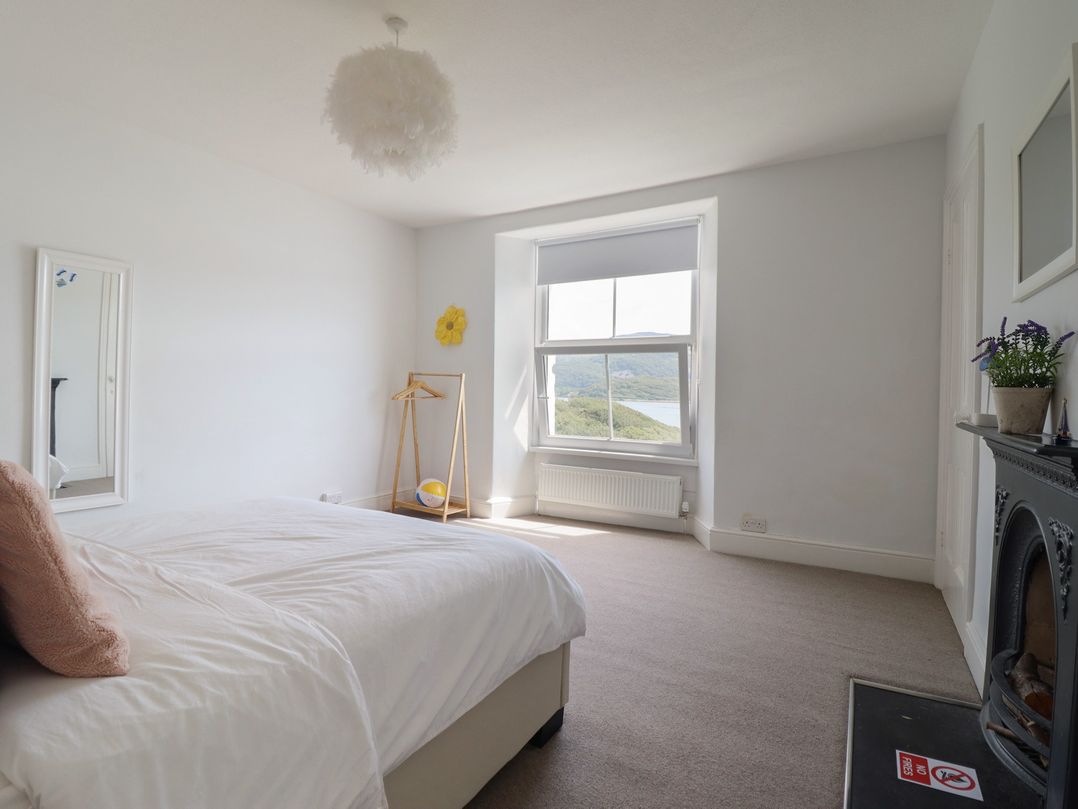 5 Porkington Terrace