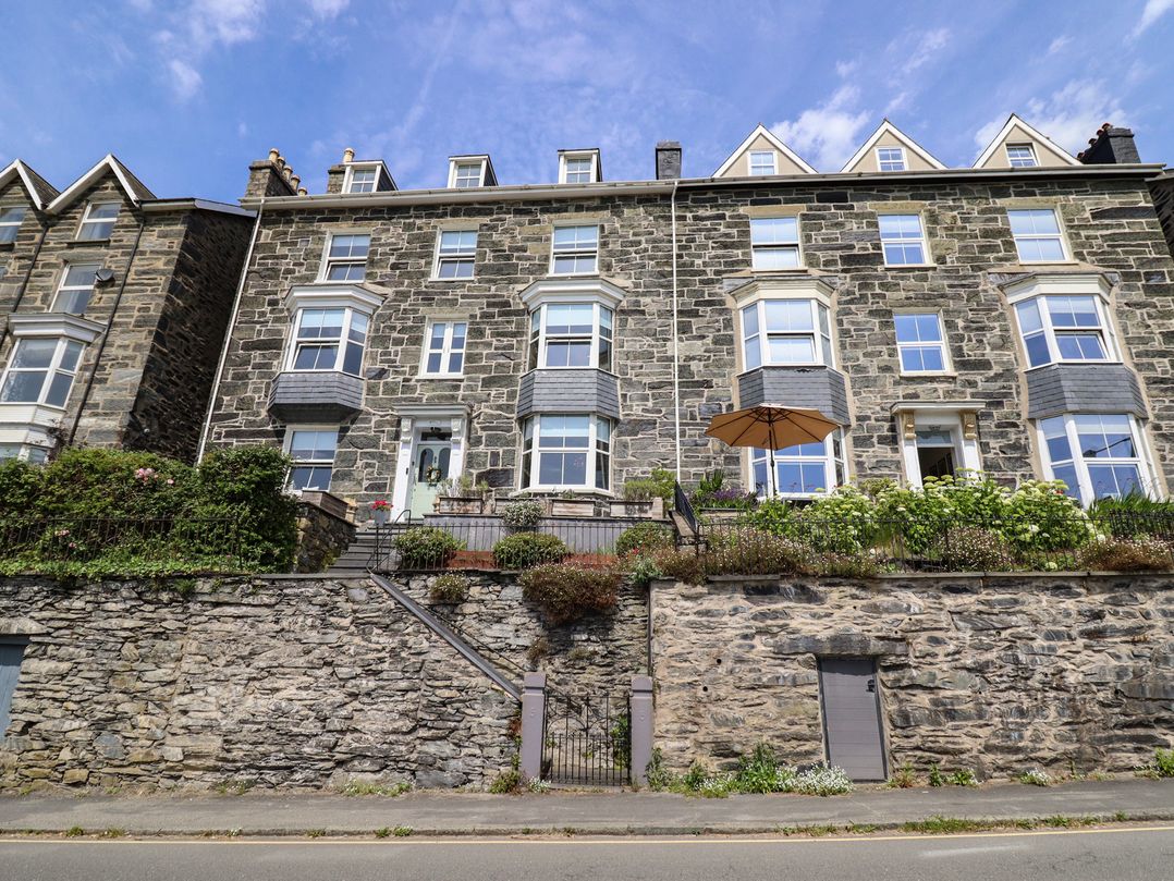 5 Porkington Terrace
