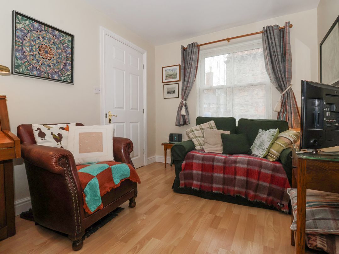 3 Westgate Mews