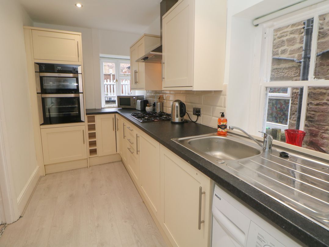 15 Calton View
