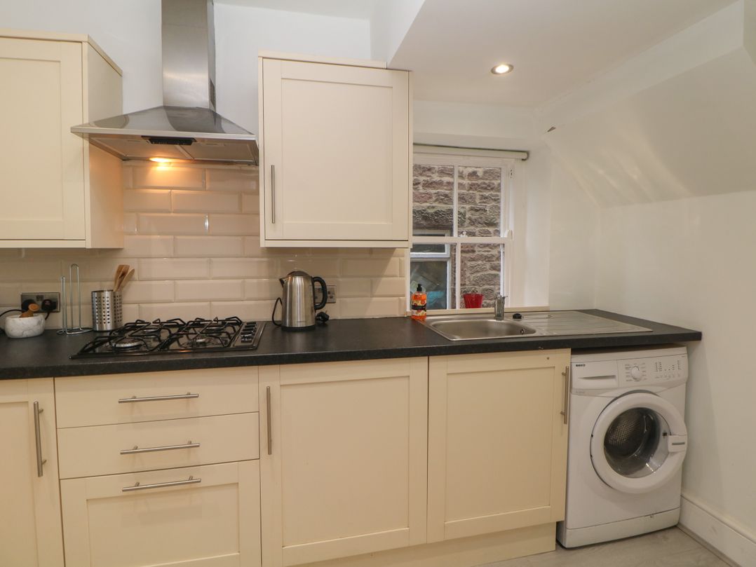 15 Calton View