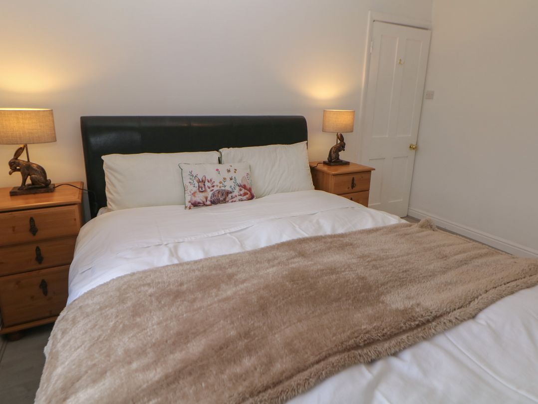 15 Calton View