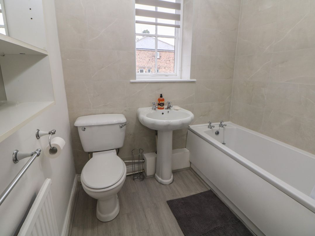 15 Calton View