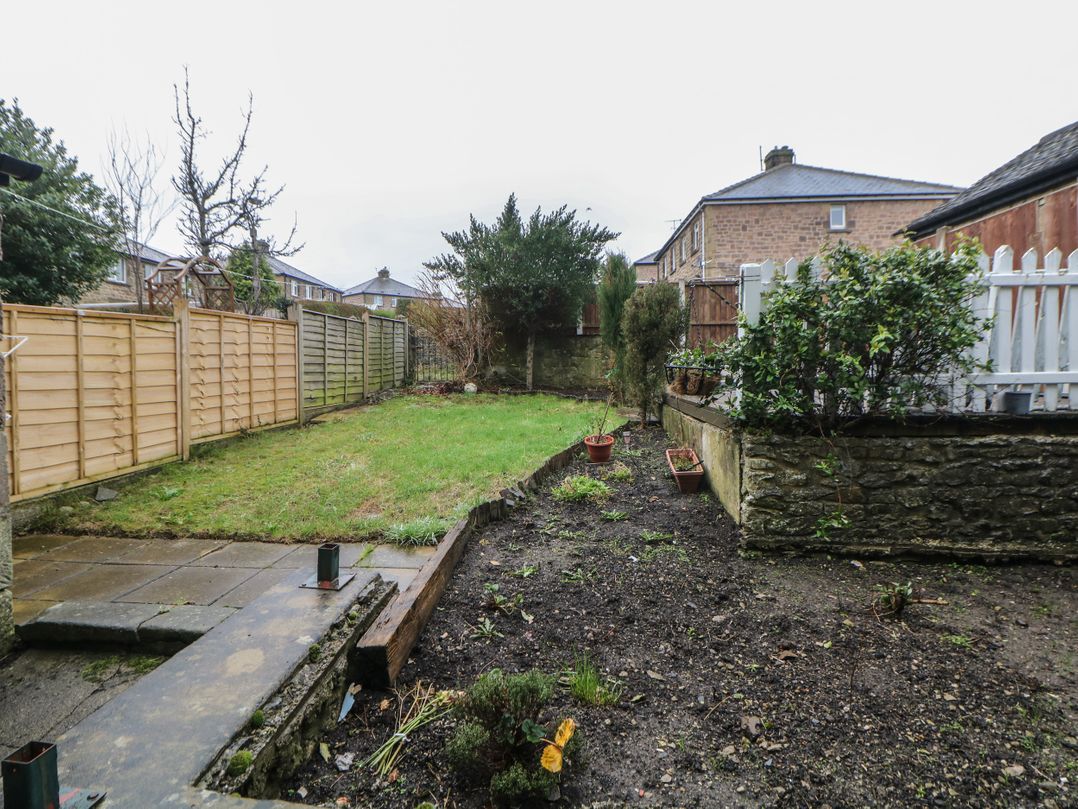 15 Calton View