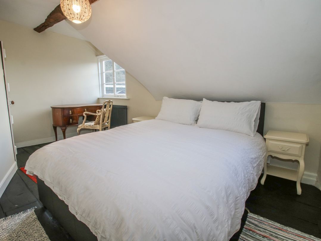 34 The Wharfage
