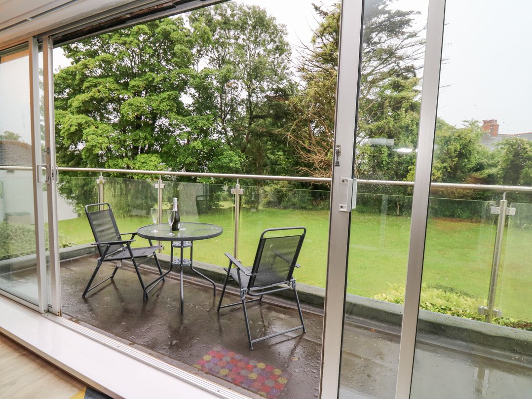 17 Coedrath Park
