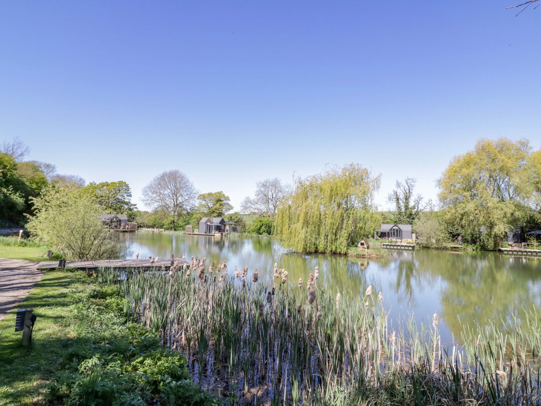Oak Lodge At Bridge Lake Farm & Fishery