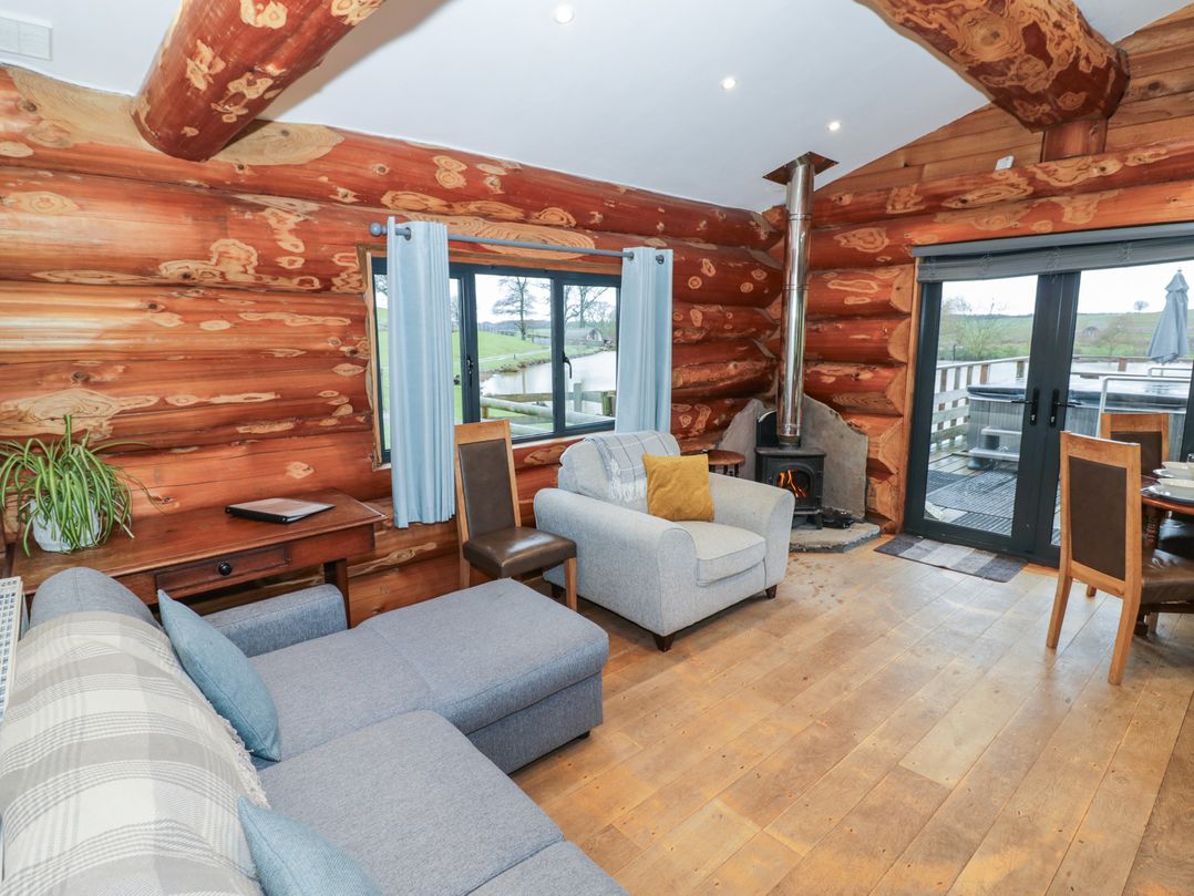 Cedar Cabin at Salford Court Farm Fishing Cabins