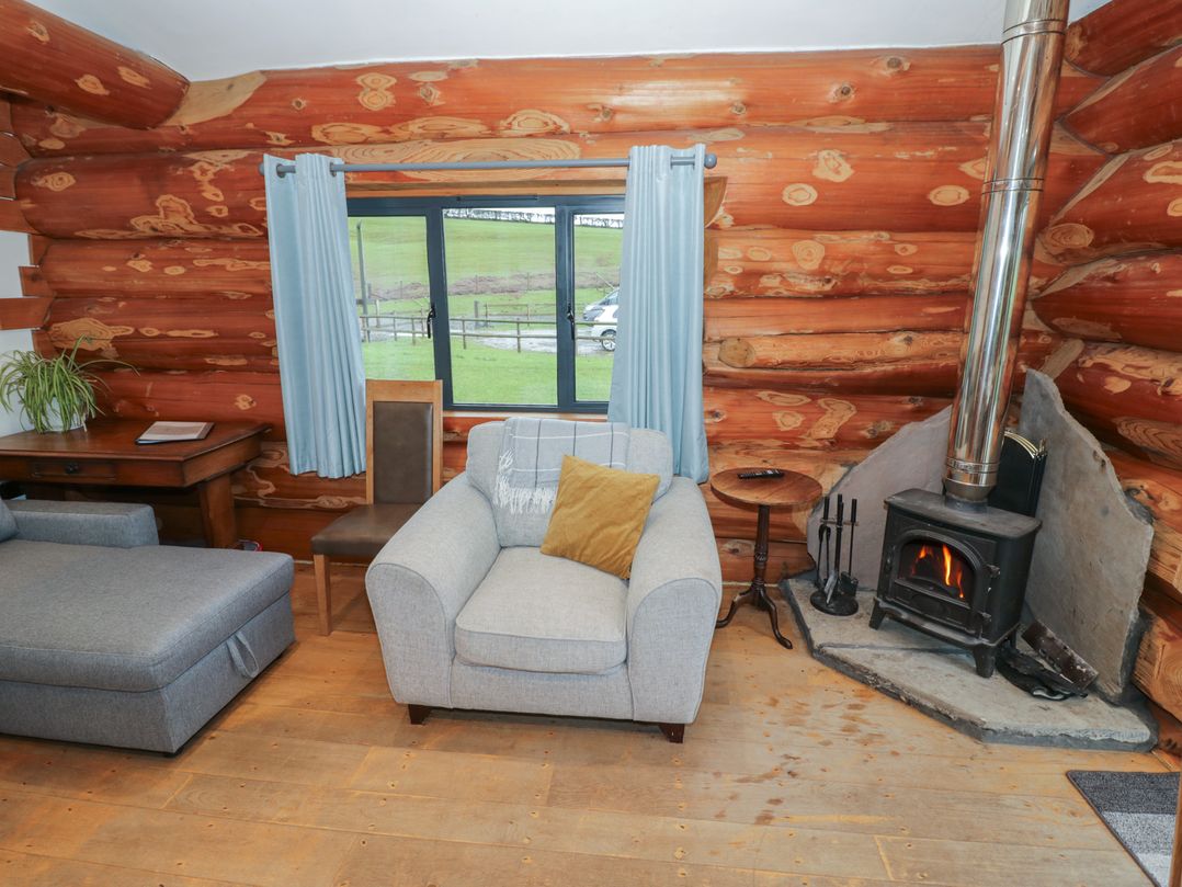 Cedar Cabin at Salford Court Farm Fishing Cabins