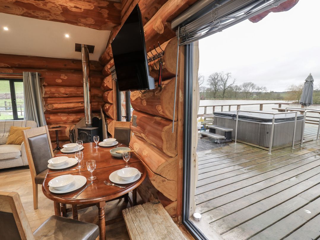 Cedar Cabin at Salford Court Farm Fishing Cabins