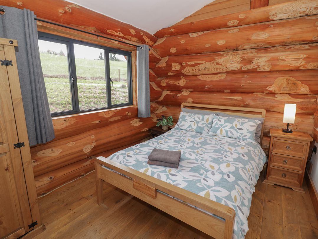 Cedar Cabin at Salford Court Farm Fishing Cabins