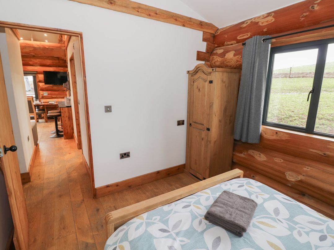Cedar Cabin at Salford Court Farm Fishing Cabins