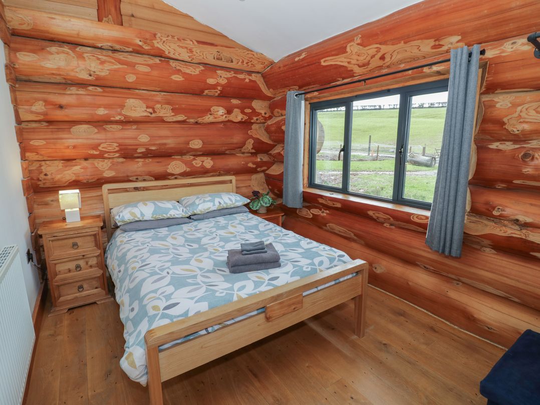 Cedar Cabin at Salford Court Farm Fishing Cabins