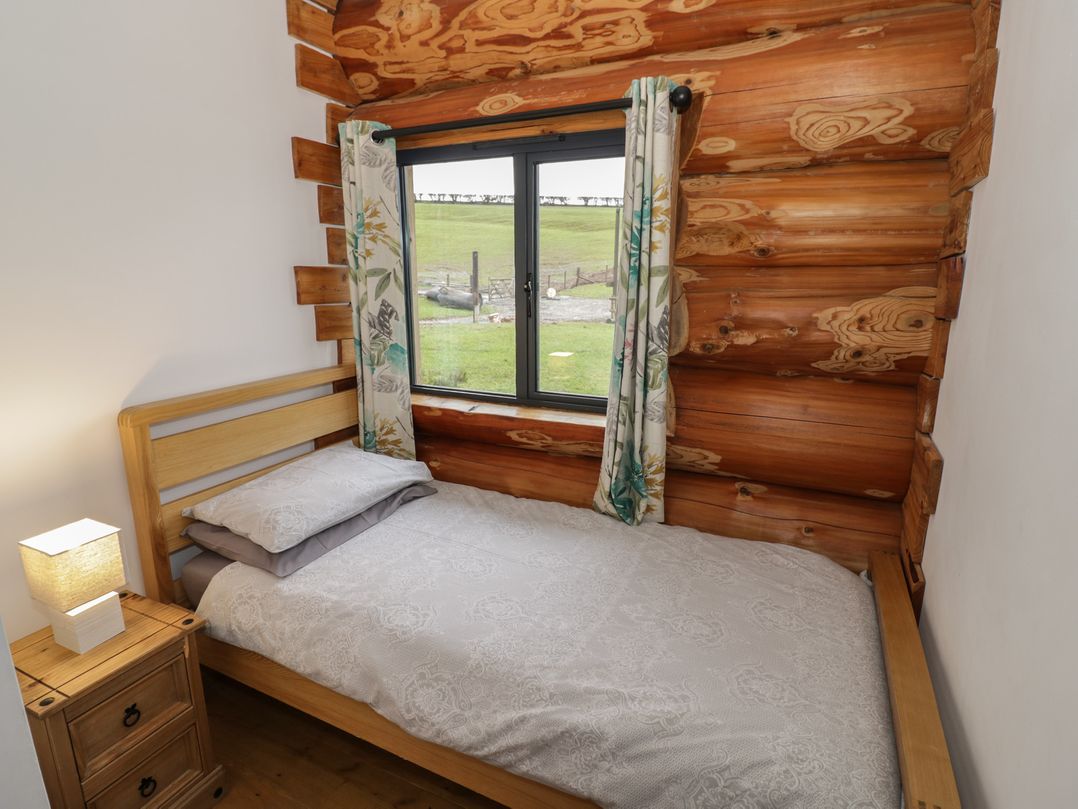 Cedar Cabin at Salford Court Farm Fishing Cabins