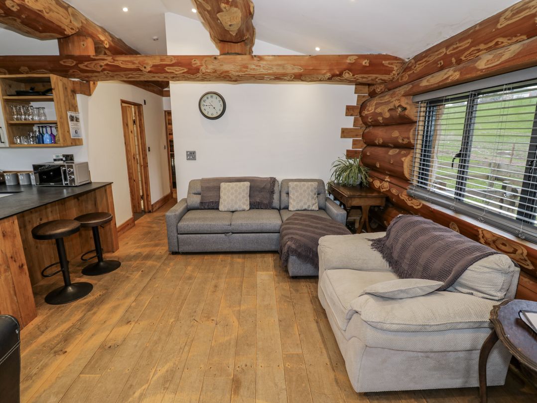Douglas Cabin at Salford Court Farm Fishing Cabins