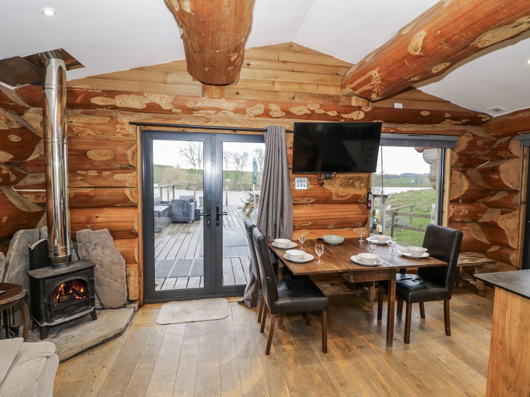 Douglas Cabin at Salford Court Farm Fishing Cabins