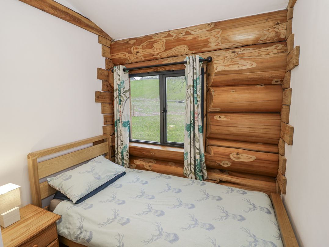 Douglas Cabin at Salford Court Farm Fishing Cabins