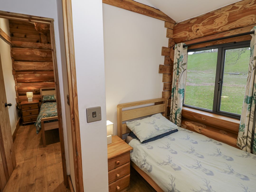Douglas Cabin at Salford Court Farm Fishing Cabins