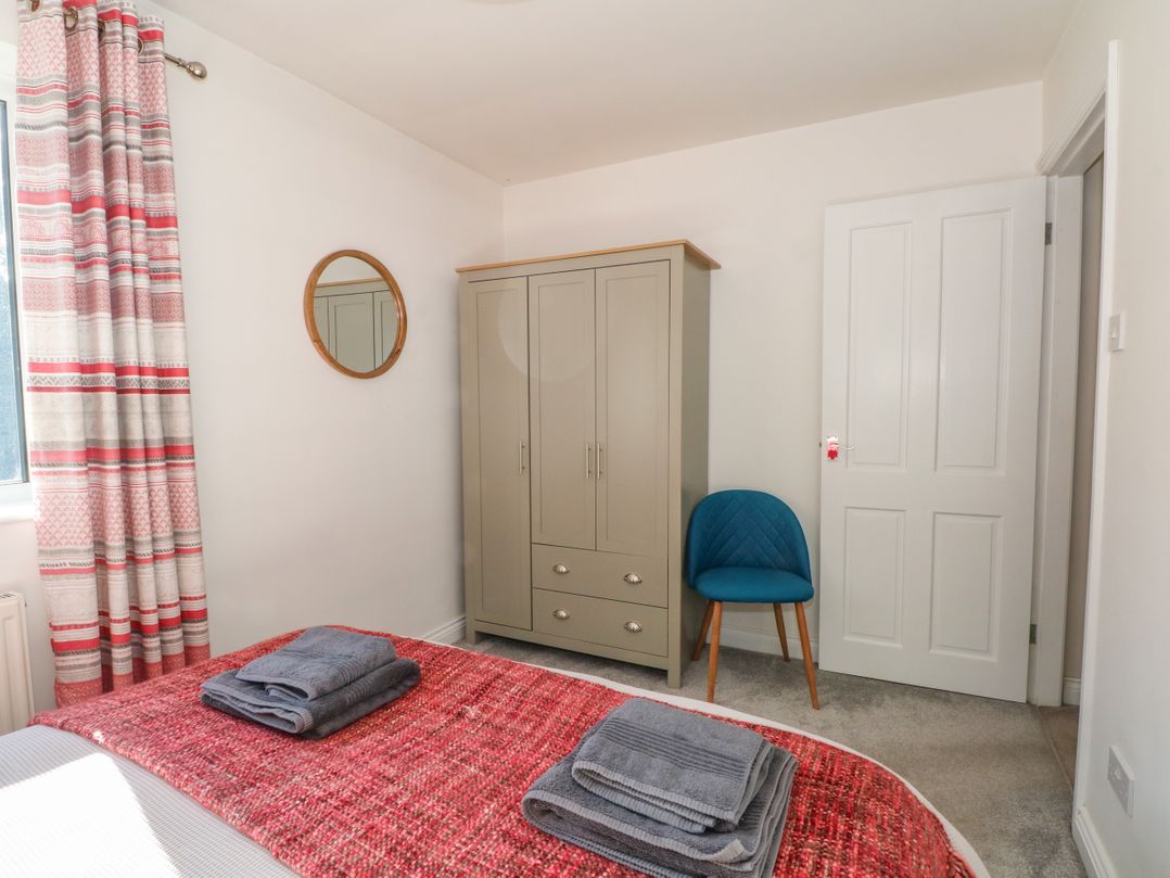 6 Hunters Green Close