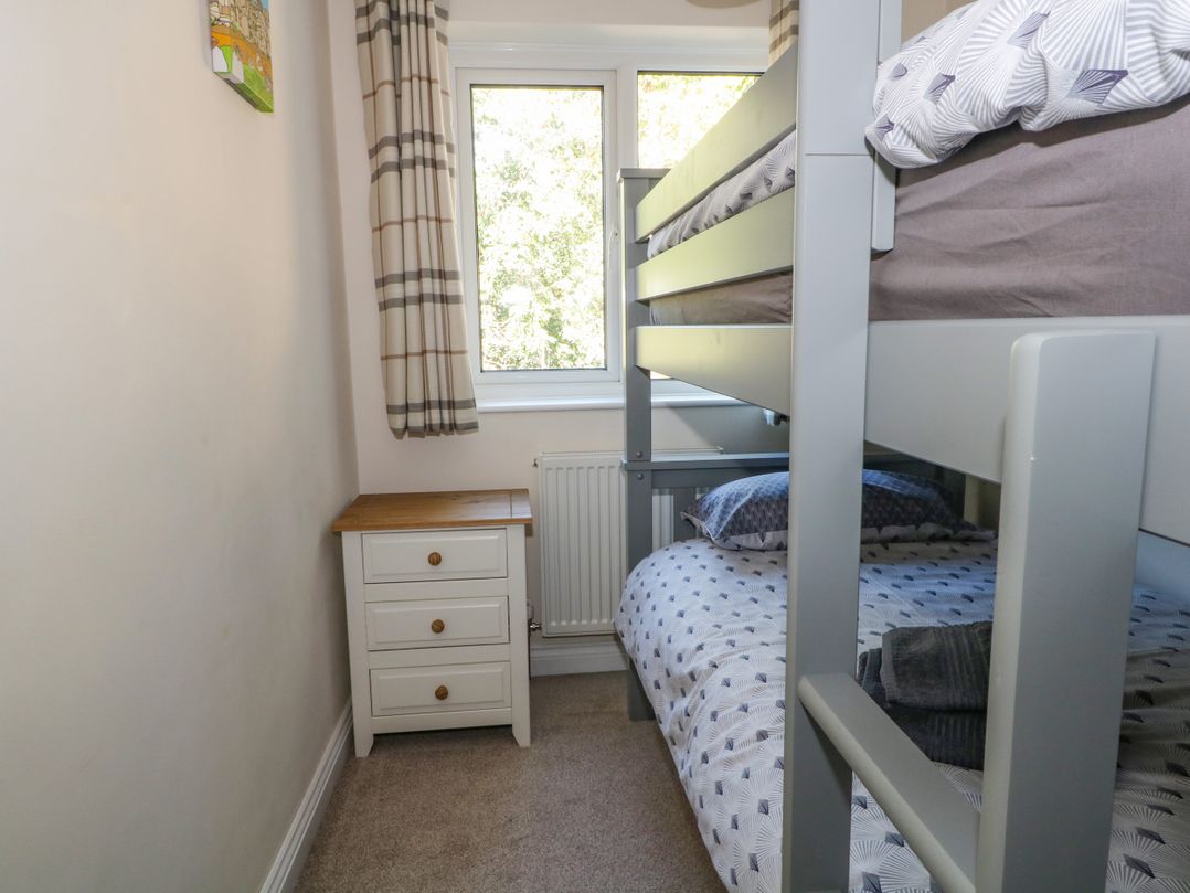 6 Hunters Green Close