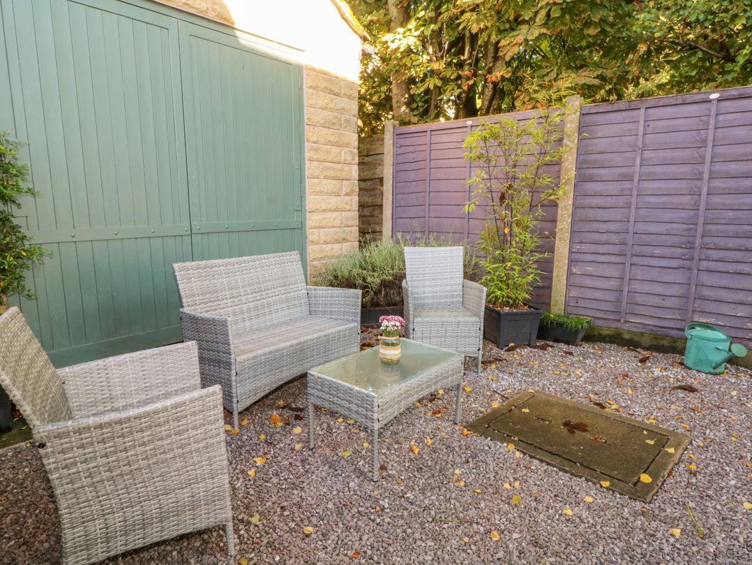 6 Hunters Green Close
