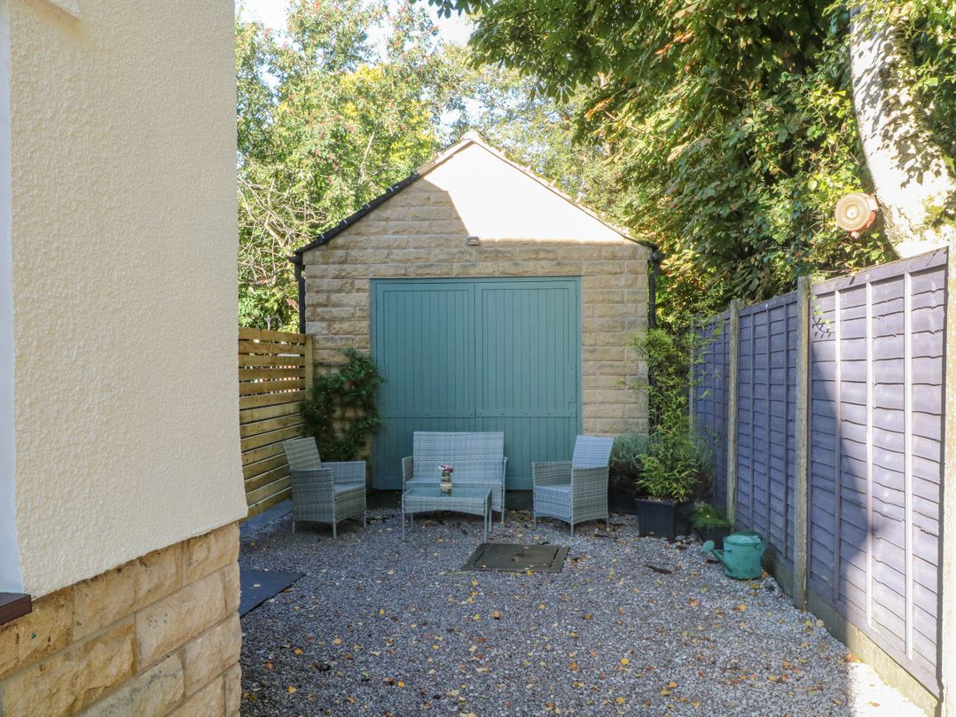 6 Hunters Green Close