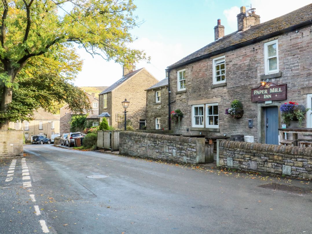 6 Hunters Green Close
