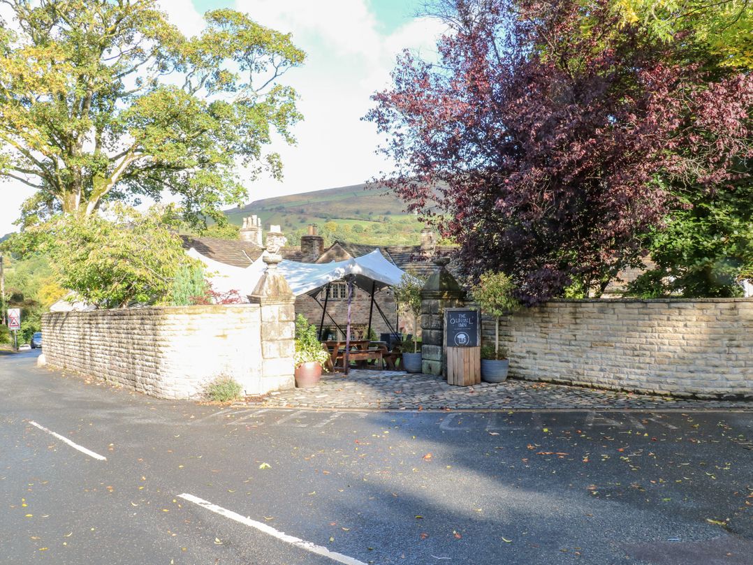 6 Hunters Green Close