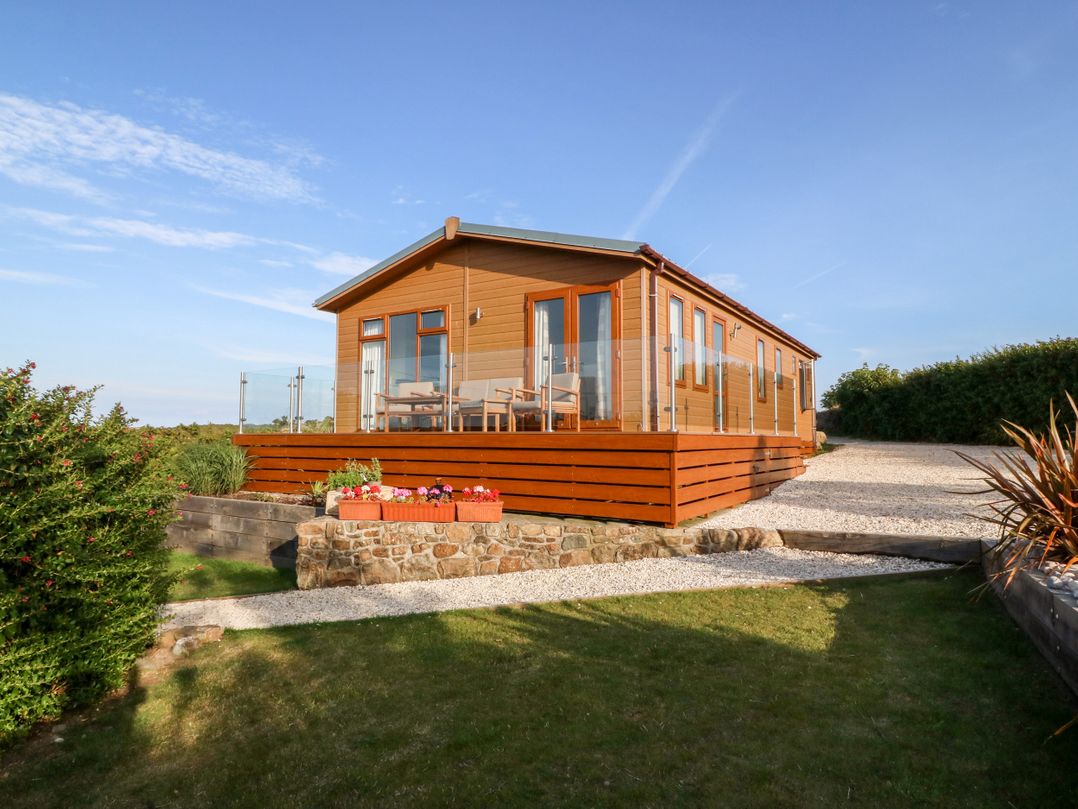 Sunstone Lodge (Garreg Haul Lodge)