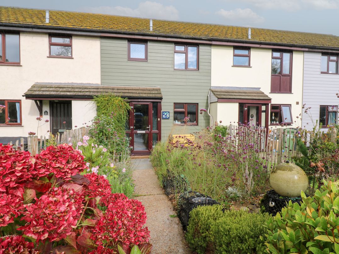 Dog friendly holiday cottage in Rye Harbour, sleeps 4