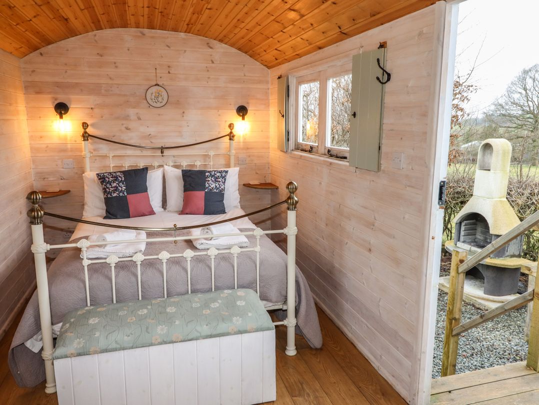 Aston - Shepherd Hut