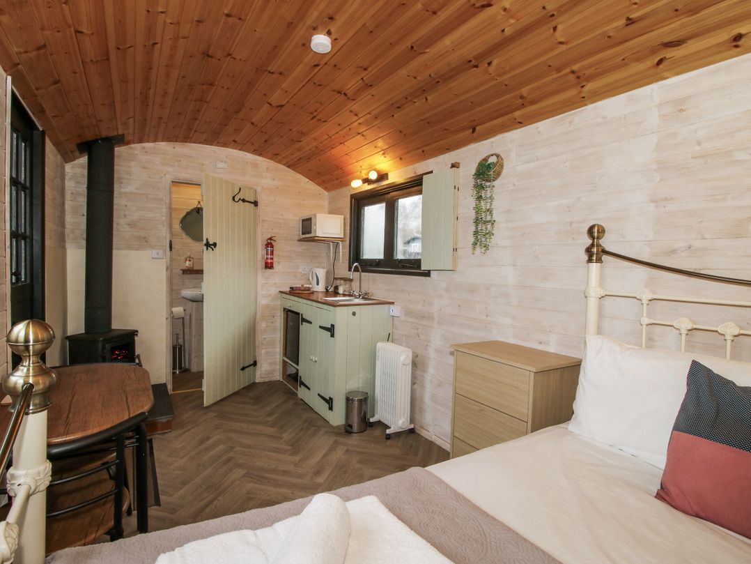 Aston - Shepherd Hut