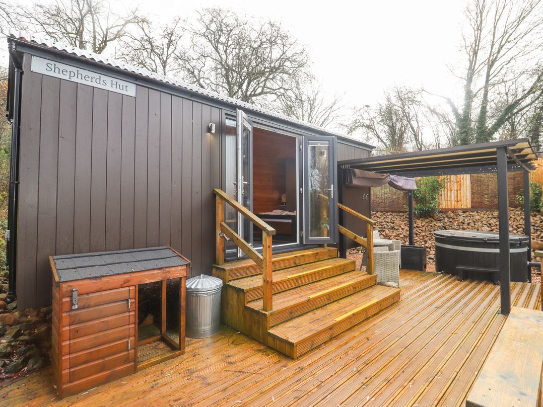 The Shepherds Hut at Bridge Lake Farm & Fishery