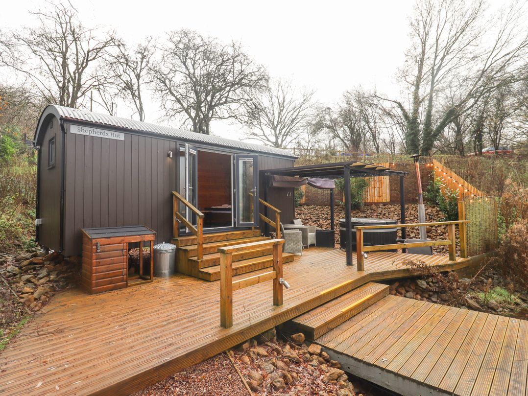 The Shepherds Hut at Bridge Lake Farm & Fishery