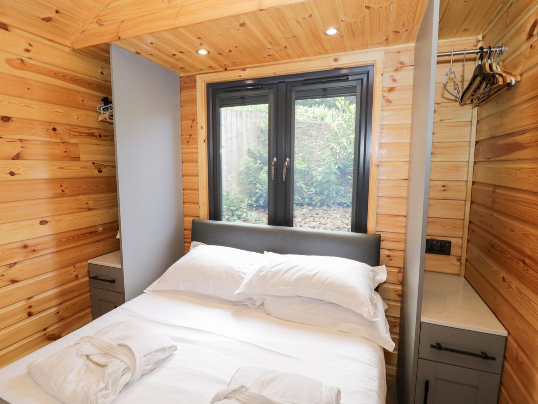 The Shepherds Hut at Bridge Lake Farm & Fishery