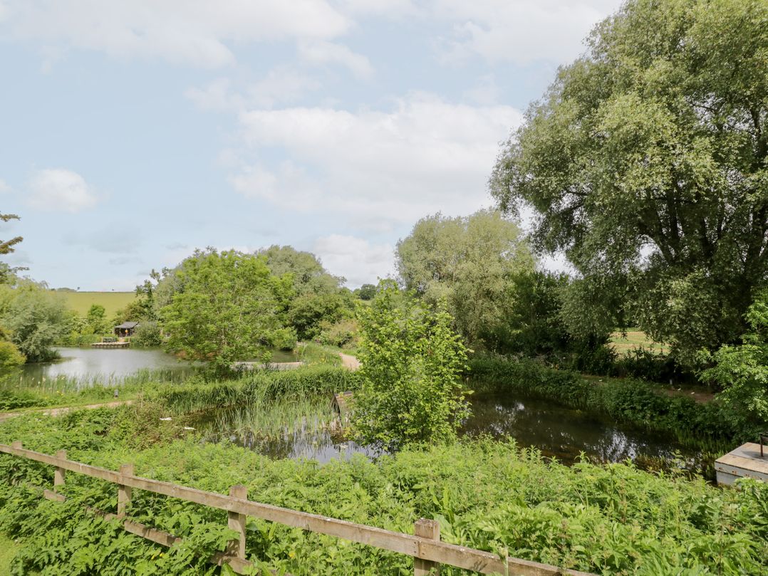 The Shepherds Hut at Bridge Lake Farm & Fishery