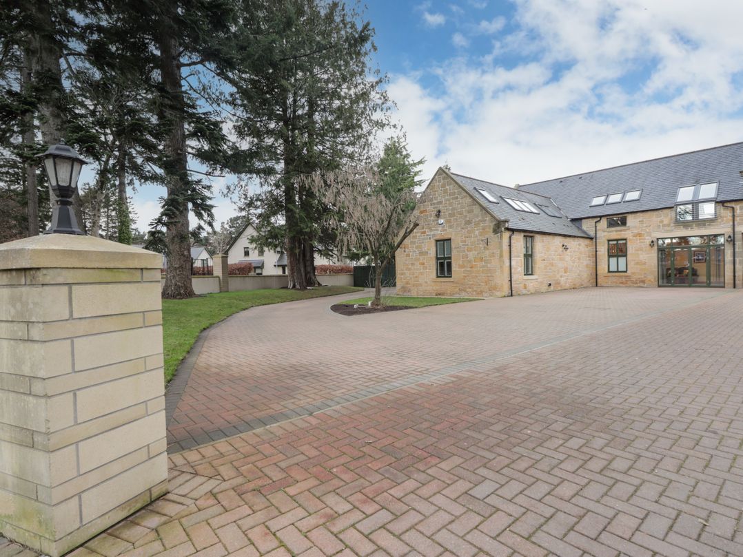 1 The Coach House