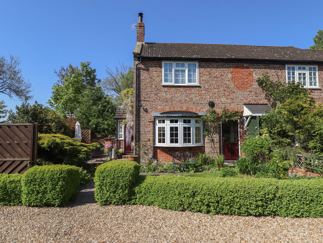 1 Eastview, Manby - Sleeps 4 guests