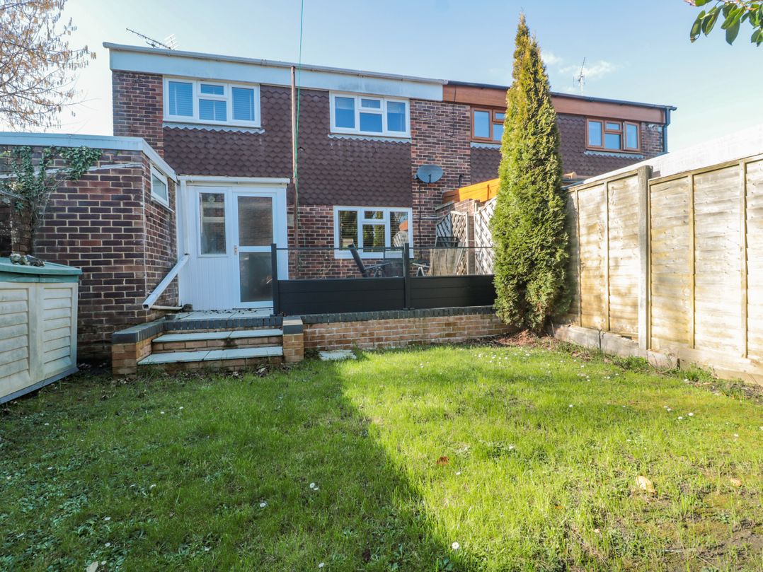 2 Green Close