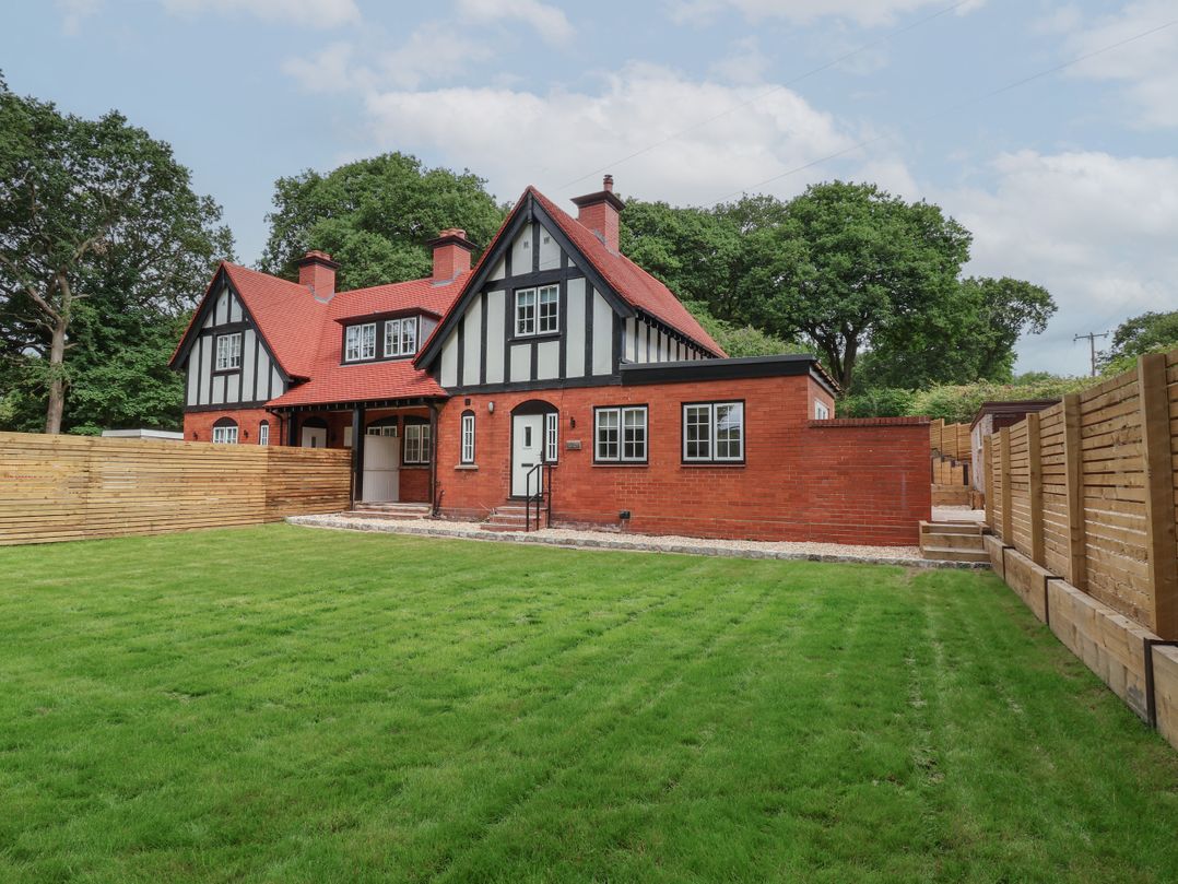 2 Golf Links Cottages