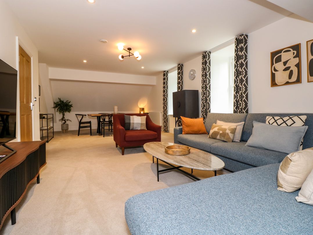 The Arthur Suite Stone Cross Mansion
