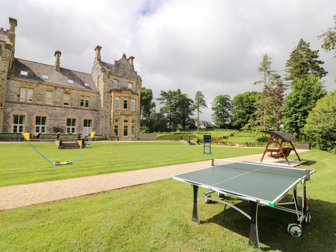 The Arthur Suite Stone Cross Mansion