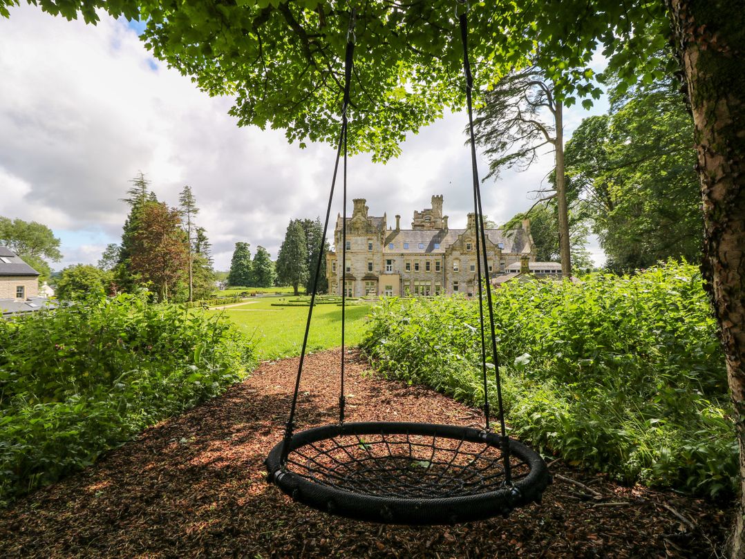 The Arthur Suite Stone Cross Mansion
