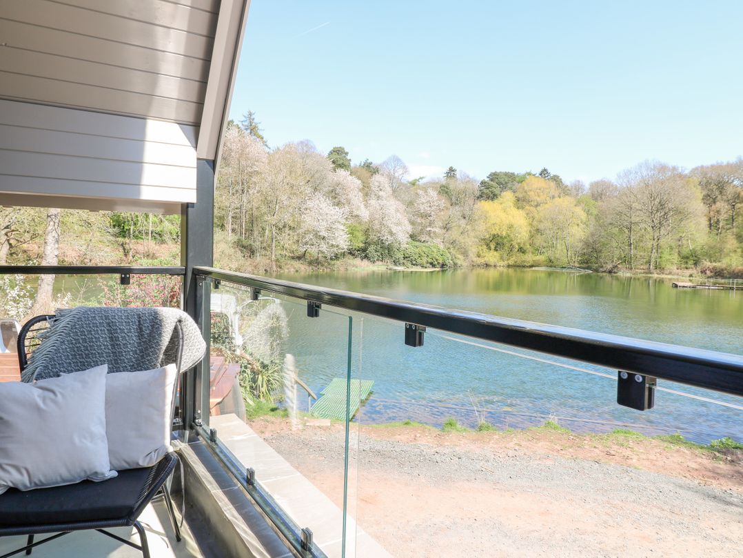 Lakeside Lodge