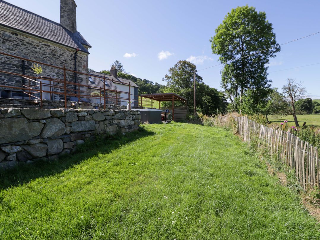 Plas Glan Yr Afon